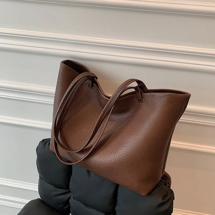 Borsa a spalla vintage da donna in pelle sintetica. Perfetta come tote per la scuola e uso quotidiano.