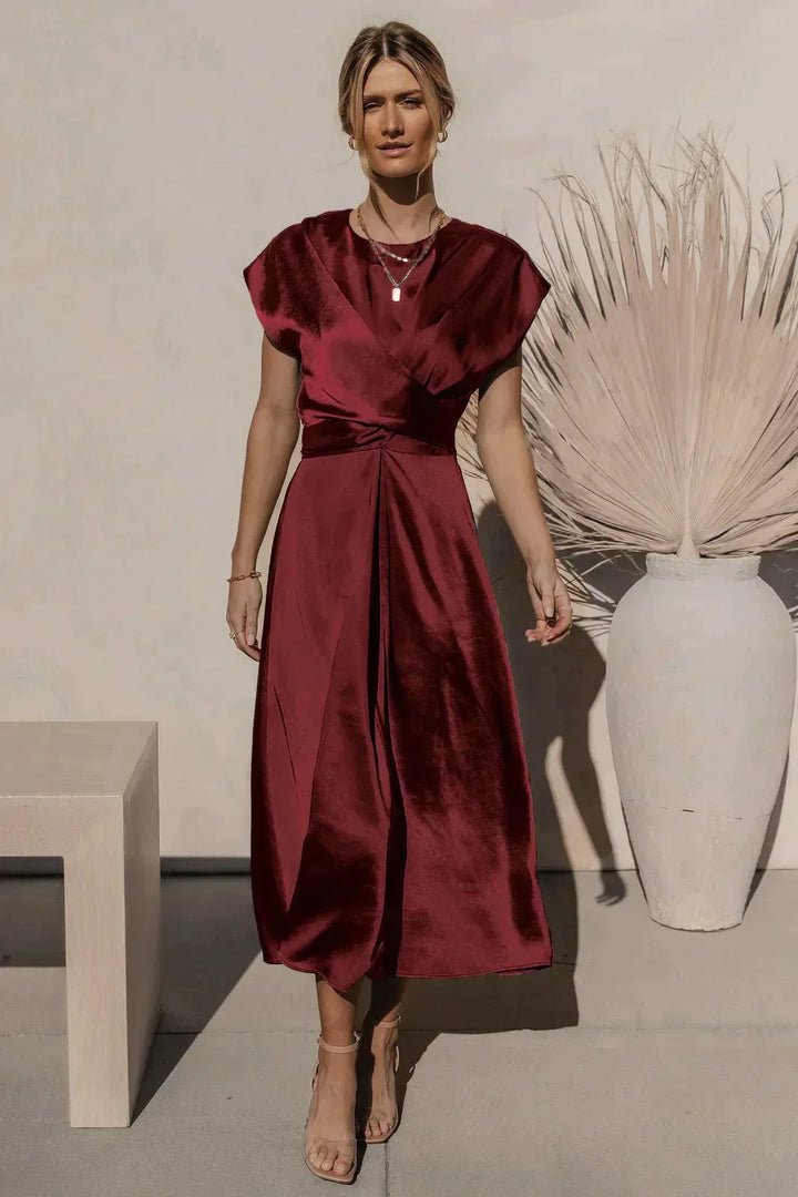 Abito midi nero da cerimonia e gala per donna, un classico elegante per ogni evento formale.