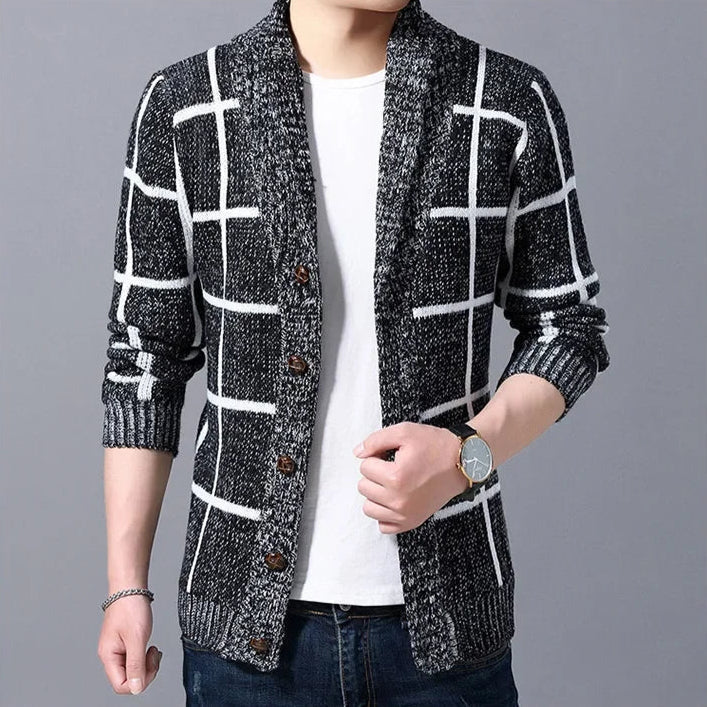 Cardigan uomo blu scuro a bottoni con motivo a griglia. Morbida maglieria per un look casual-elegante da uomo.