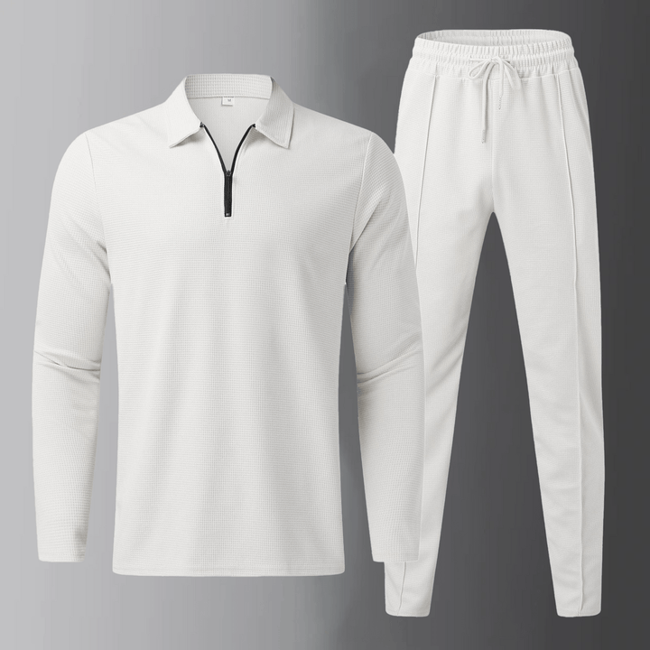 Set coordinato uomo in beige con polo a maniche lunghe e pantaloni jogger per stile casual.