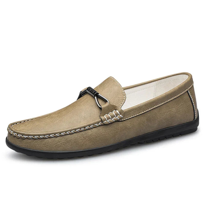 Scarpe mocassini uomo per stile quotidiano. Design classico, comfort eccezionale per ogni occasione.