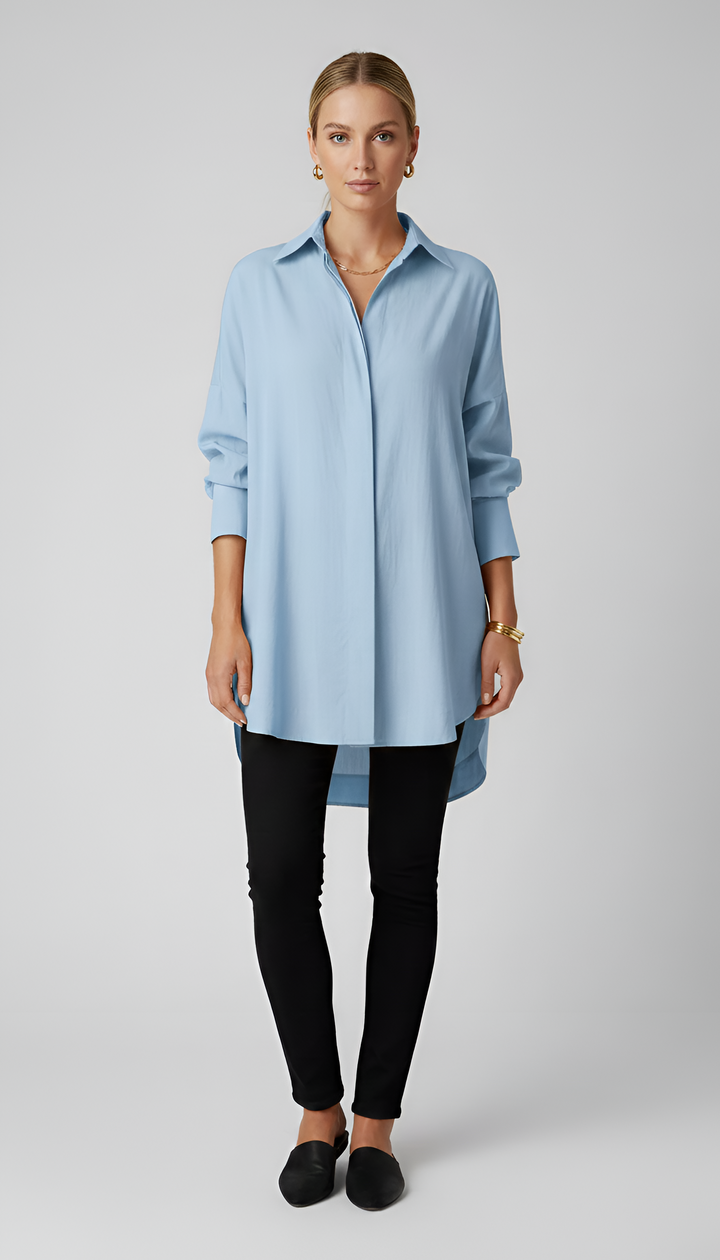 Camicia donna oversize basica con colletto e maniche lunghe, un capo versatile ed elegante per il tuo guardaroba.