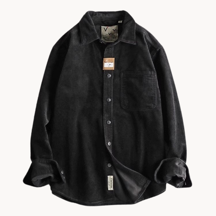 Abbigliamento maschile: camicia strutturata con bottoni, vestibilità comoda, per stile casual elegante.