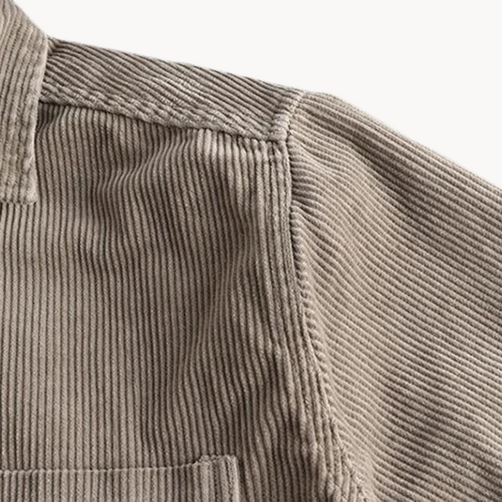 Camicia strutturata da uomo con bottoni per stile quotidiano, moda maschile e comfort ottimale.