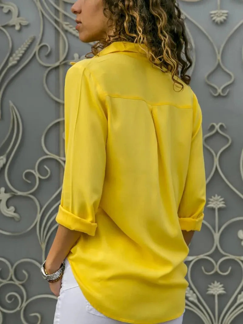Tunica donna a maniche lunghe e scollo a V, con bottoni. Camicetta versatile per ogni occasione di moda.