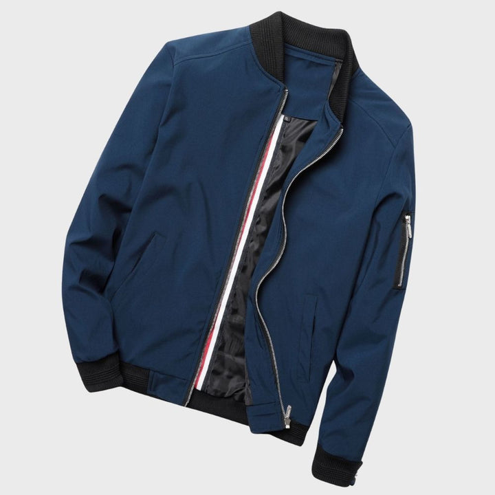 Giacca bomber uomo leggera e comoda, ideale per il comfort quotidiano e tutte le stagioni. Capospalla.