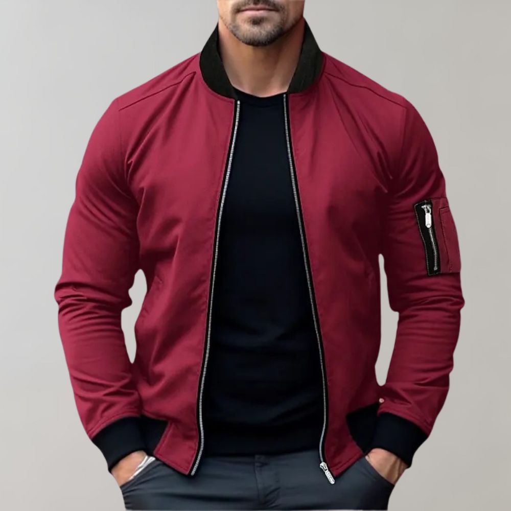 Giacca bomber uomo moderna, versatile e leggera, perfetta per un look streetwear attuale e casual.