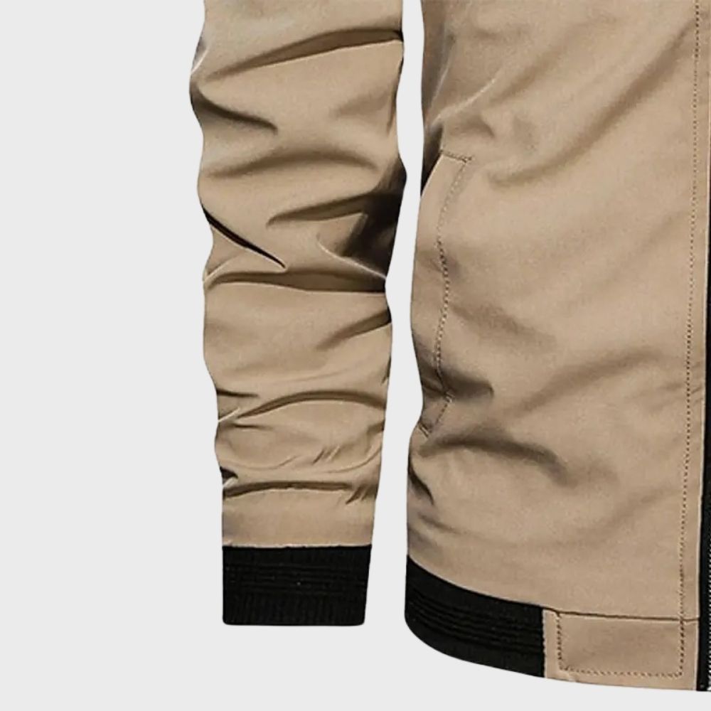 Giubbotto bomber uomo, perfetto come capospalla leggero per tutte le stagioni e di tendenza casual.