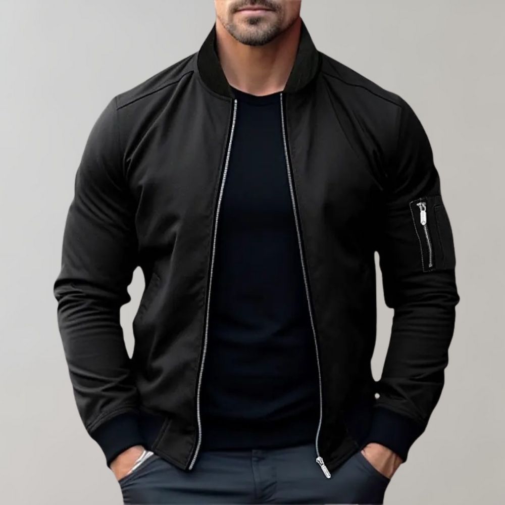 Giubbotto bomber uomo elegante, con taglio moderno, ideale per il tuo stile casual chic di capospalla.