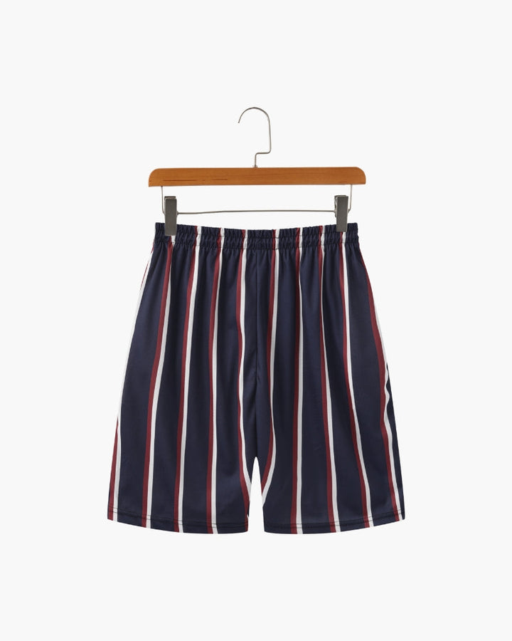 Perfetti pantaloncini da bagno uomo a righe con coulisse per vacanze al mare e relax in piscina. Asciugatura rapida.