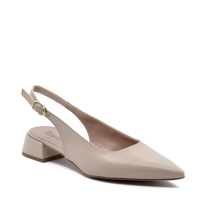 Ballerine slingback con cinturino, tacco basso, un'opzione chic per l'ufficio.