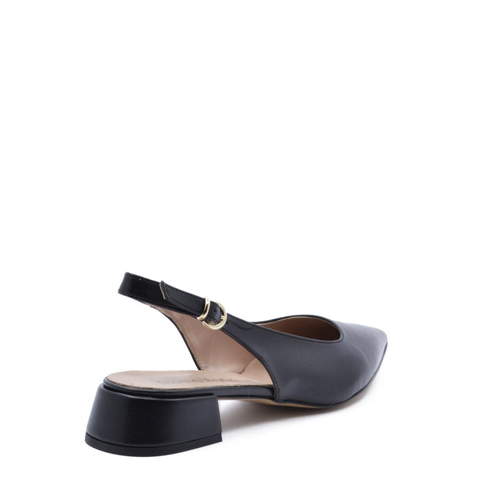 Ballerine con cinturino slingback, comfort e stile per la donna moderna.