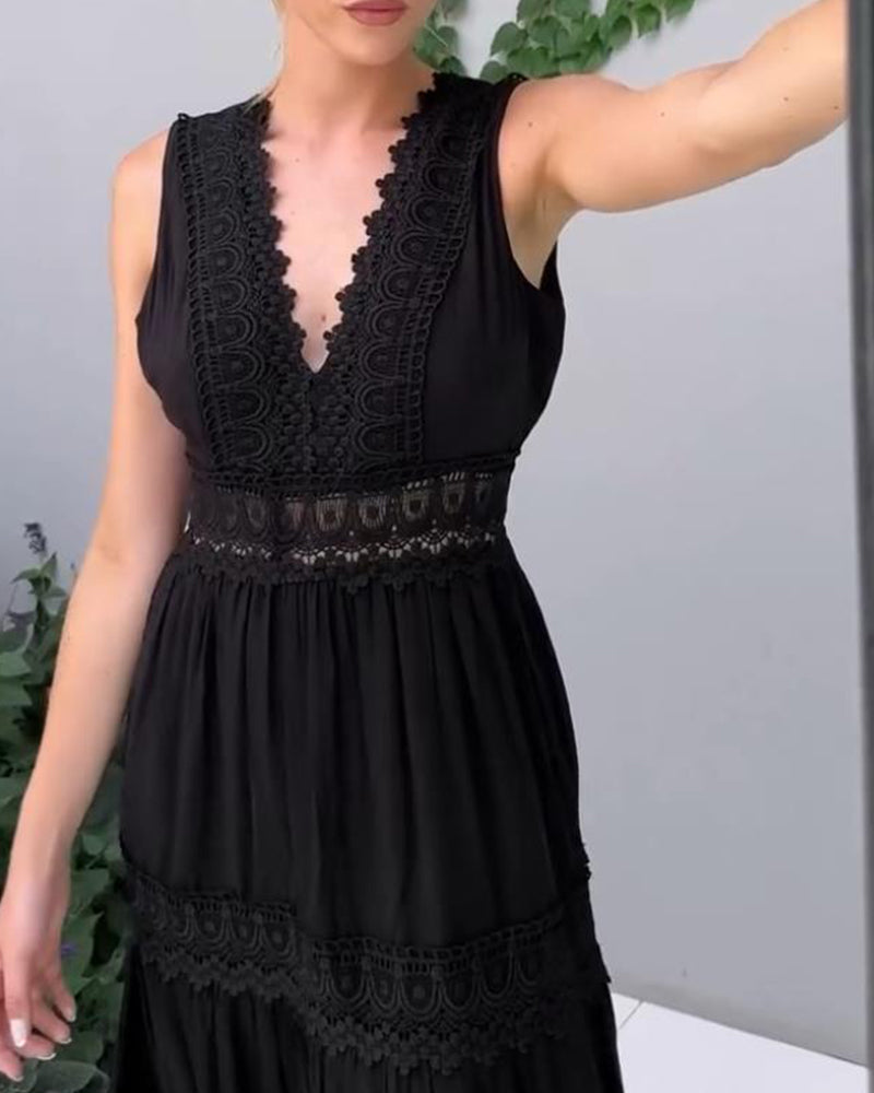 Vestito lungo boho in pizzo bianco, un capo estivo essenziale, fresco e alla moda.