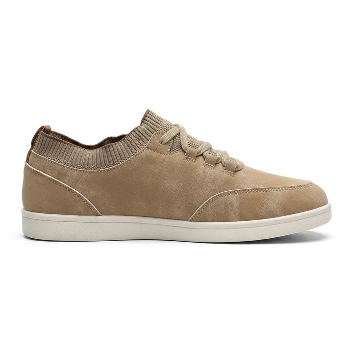 Sneaker uomo versatile stile vintage, calzatura bassa comoda per look urbano e moda maschile. Comfort quotidiano.