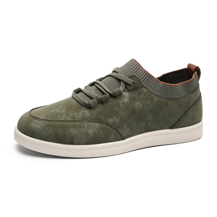 Sneaker uomo vintage casual con colletto morbido, comfort quotidiano. Perfetta per look urbano e moda maschile.