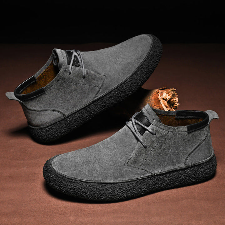 Sneakers uomo casual leggere, con suola flessibile e lacci, ideali per un comfort duraturo e stile urbano.