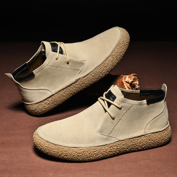 Dettaglio suola flessibile sneakers uomo casual, offre ammortizzazione e comfort per l'uso quotidiano maschile.