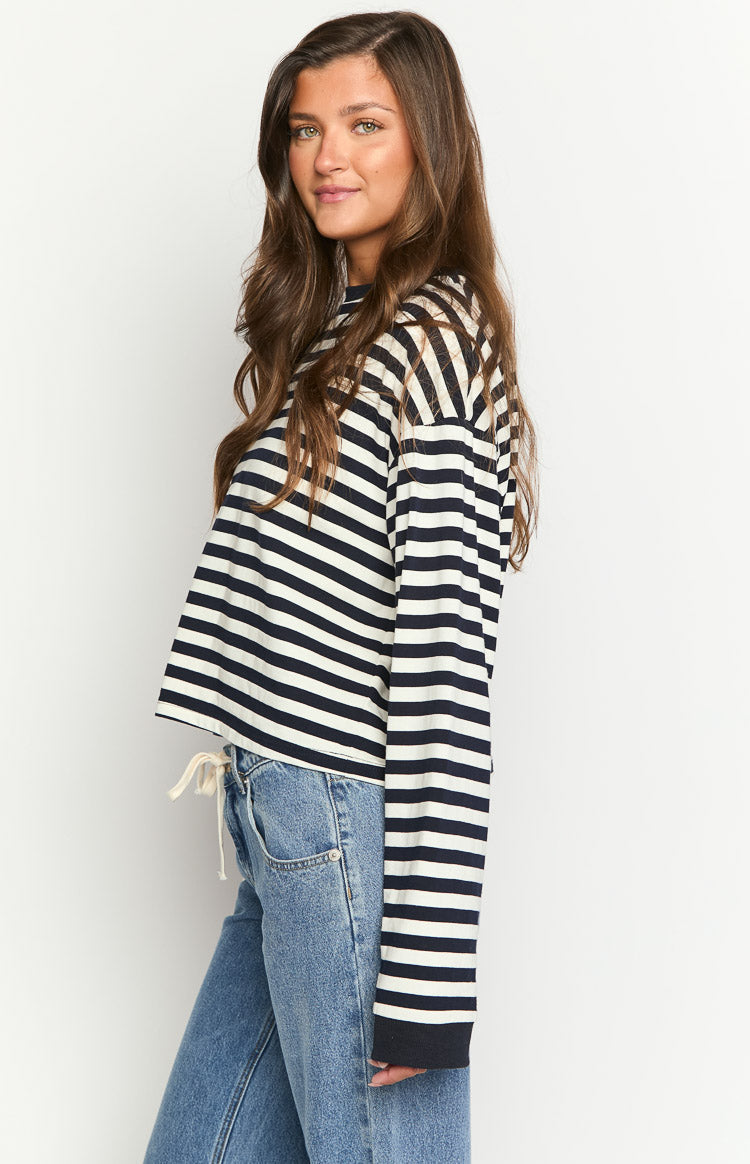 Maglia da donna trendy a maniche lunghe, righe blu navy e vestibilità ampia. Perfetta per ogni occasione casual.
