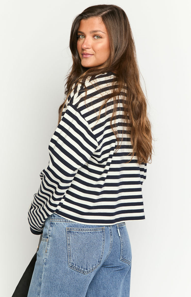 Maglia comoda a maniche lunghe da donna, righe blu navy, vestibilità ampia per un look trendy e confortevole.