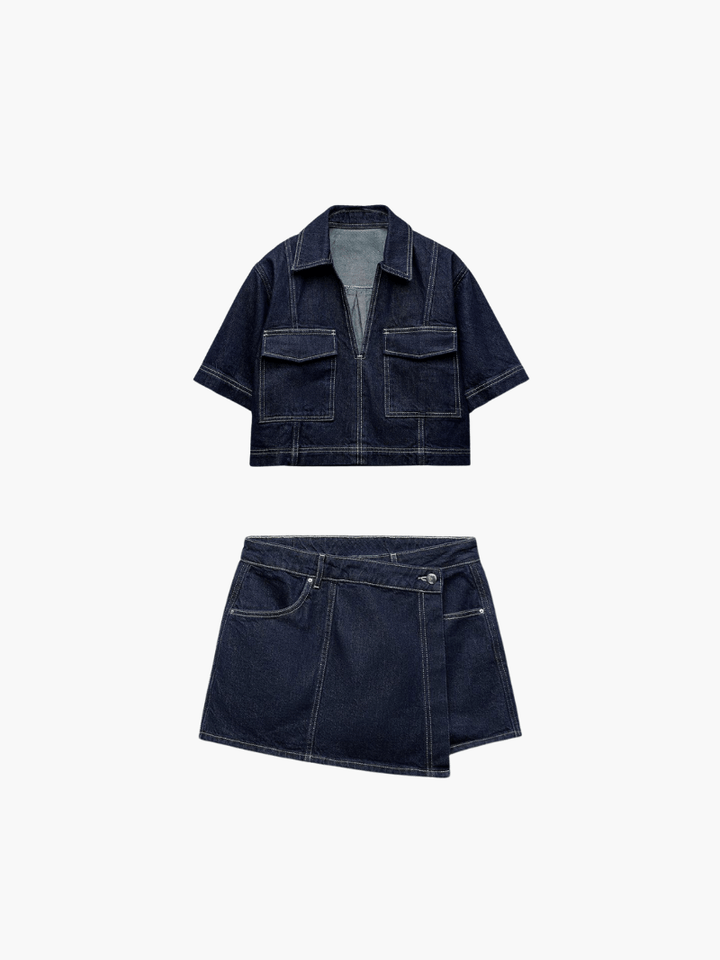 Set denim donna moderno, top e gonna-pantaloncino per un look casual chic versatile, perfetto in blu scuro.