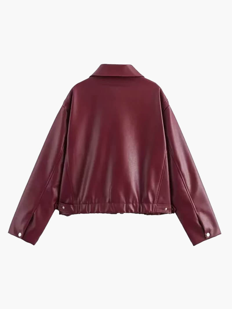 Giacca in pelle di alta qualità per donna, design elegante e contemporaneo. Outerwear indispensabile per la moda femminile.