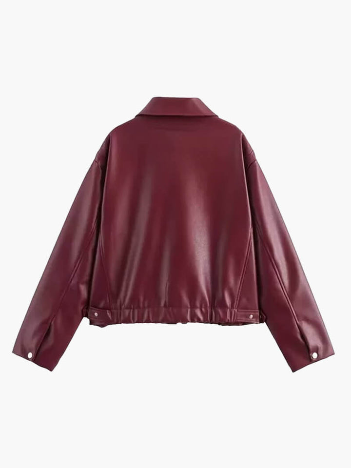Giacca in pelle di alta qualità per donna, design elegante e contemporaneo. Outerwear indispensabile per la moda femminile.