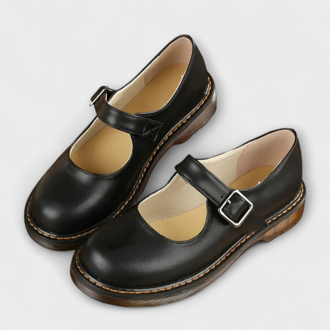 Scarpe da donna nere classiche in pelle, stile vintage elegante. Ideali per comfort e look sofisticato.