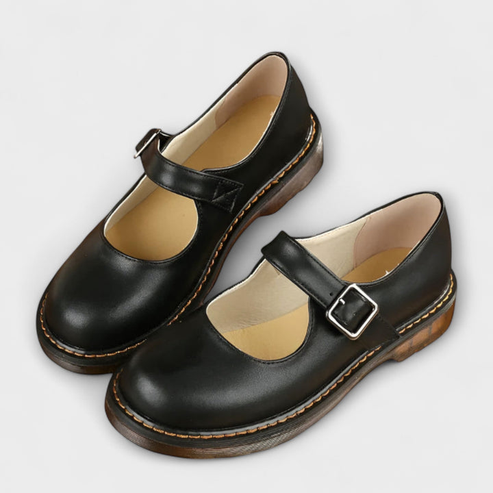 Scarpe da donna nere classiche in pelle, stile vintage elegante. Ideali per comfort e look sofisticato.