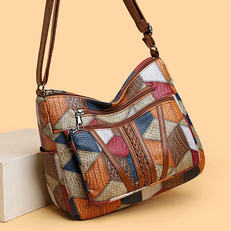 Borsa da donna in pelle marrone con tracolla regolabile, perfetta per un tocco di eleganza.