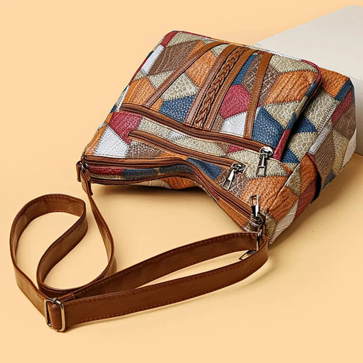 Versatile borsa a tracolla marrone in pelle, dotata di organizer interno, ottima idea regalo.