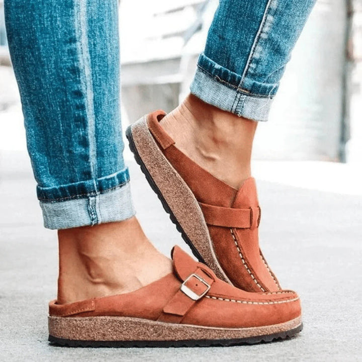 Sandali donna versatili con fibbia regolabile, perfetti per un look casual o elegante durante la stagione estiva.