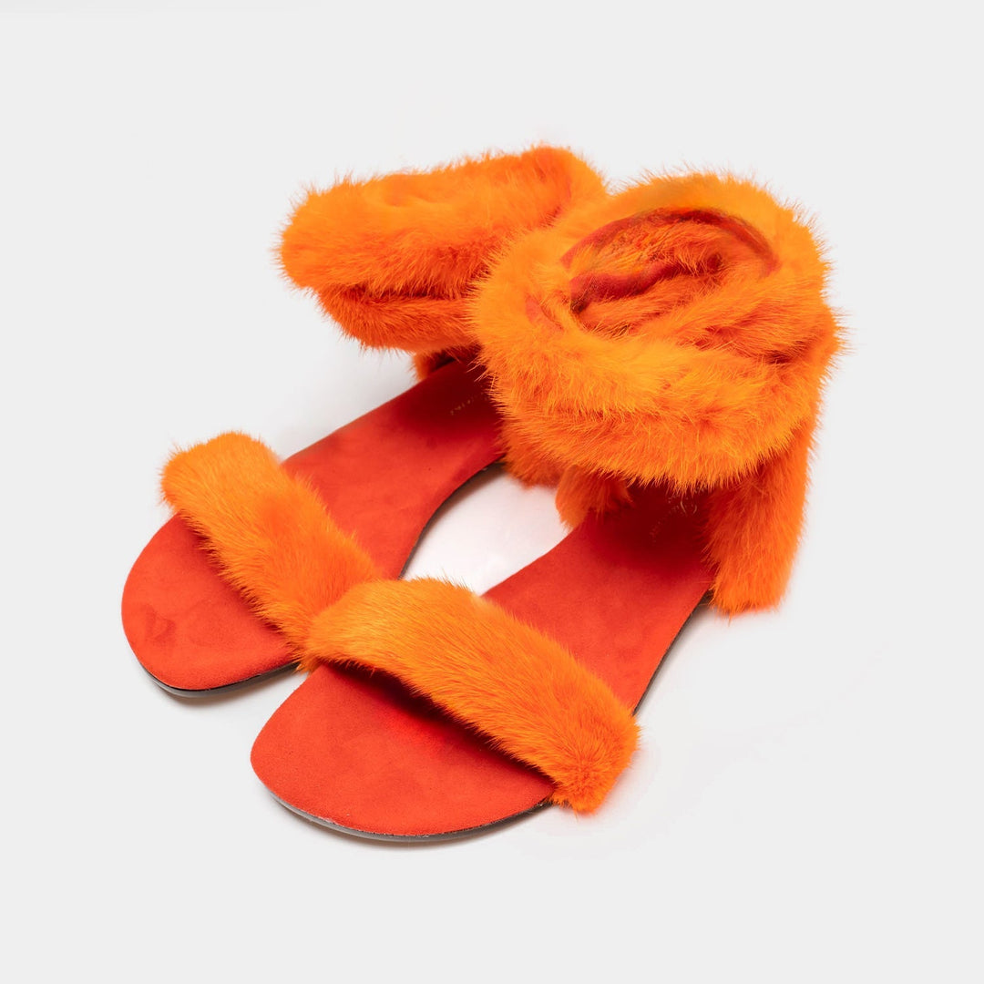 Sandali donna arancioni vivaci con lacci alla caviglia, design estivo e suola ammortizzata.