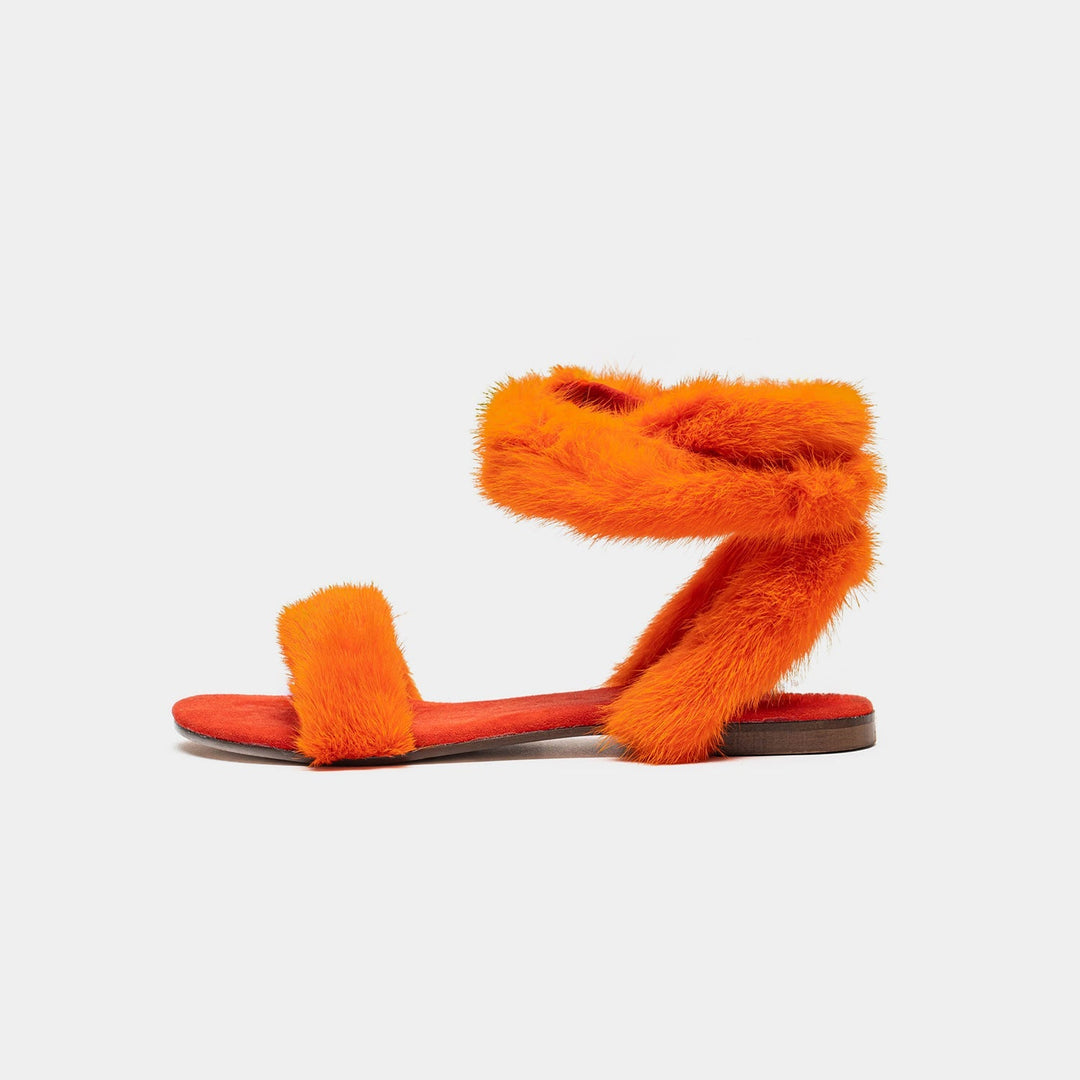 Scopri i sandali donna arancioni con lacci, un mix perfetto di stile, comfort e tendenza estiva.