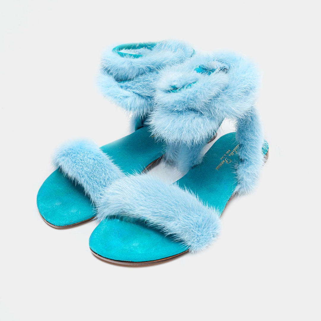 Scarpe donna estive: sandali azzurri eleganti con laccetti incrociati e suola confortevole, perfetti per la moda.