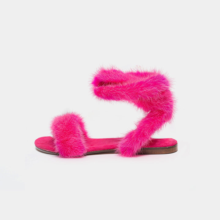 Moda estiva: sandali fucsia con lacci e memory foam, un must-have per la donna moderna.