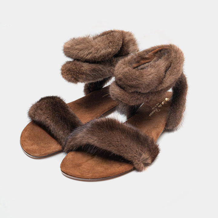 Calzature donna marroni con fascia e lacci, design versatile. Comfort superiore garantito dalla tecnologia Memory Foam.