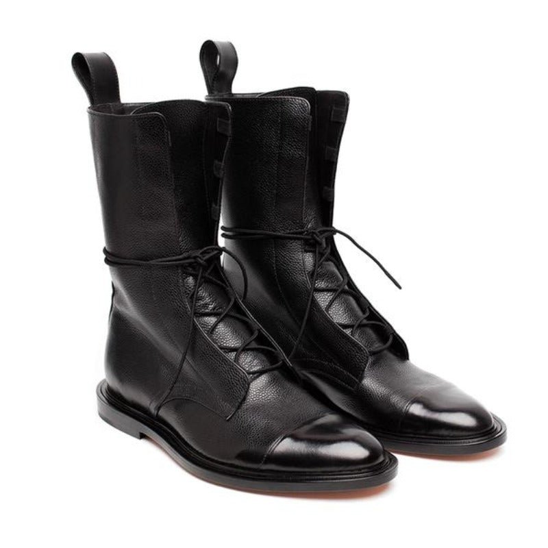 Eleganti stivali donna marroni con lacci, tacco basso, ideali per un look versatile autunno inverno.