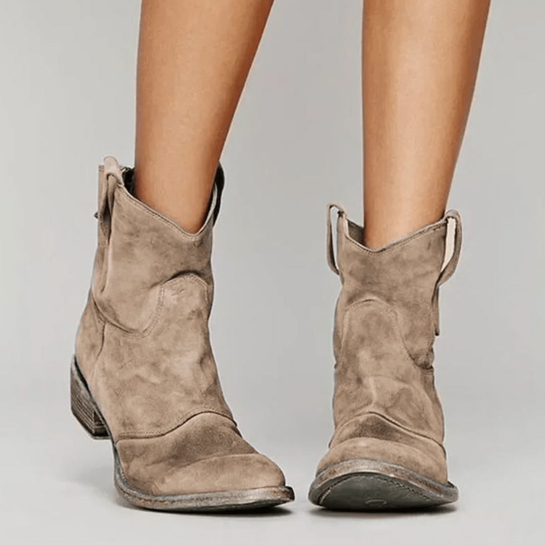 Calzature donna western invernali, tacco basso. Stivali comodi per uno stile casual e chic quotidiano.