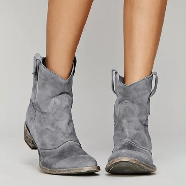 Stivali donna western dal tacco basso, ideali per comfort e stile casual nella moda autunnale.