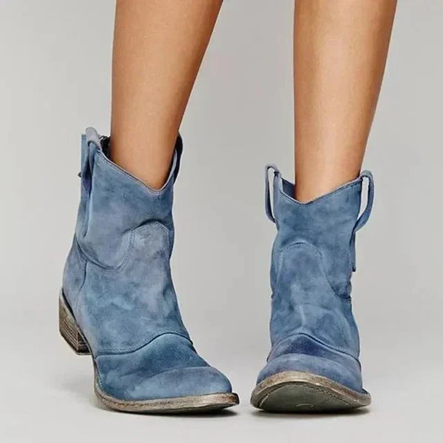 Moda autunno inverno: stivali donna western con punta affusolata. Stivaletti casual comodi per ogni giorno.
