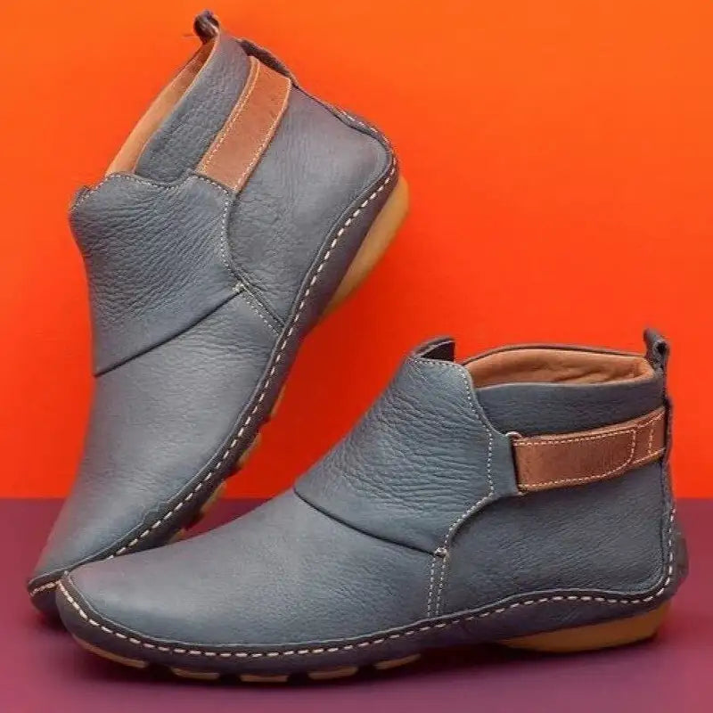 Stivaletti donna classici con cinturino laterale e suola flessibile, scarpe comode per ogni look autunno-inverno.