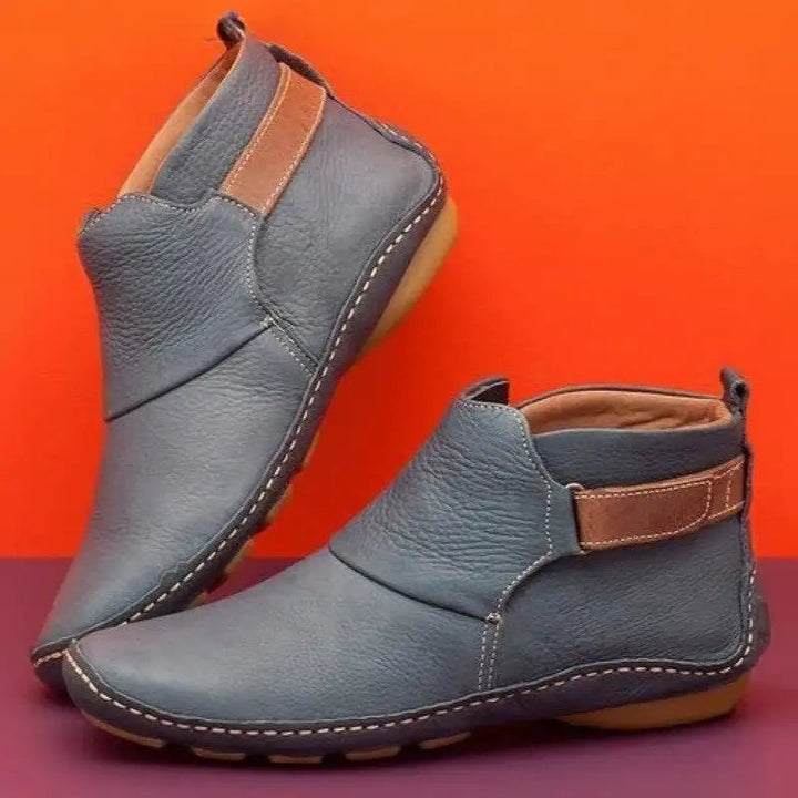 Stivaletti donna classici con cinturino laterale e suola flessibile, scarpe comode per ogni look autunno-inverno.