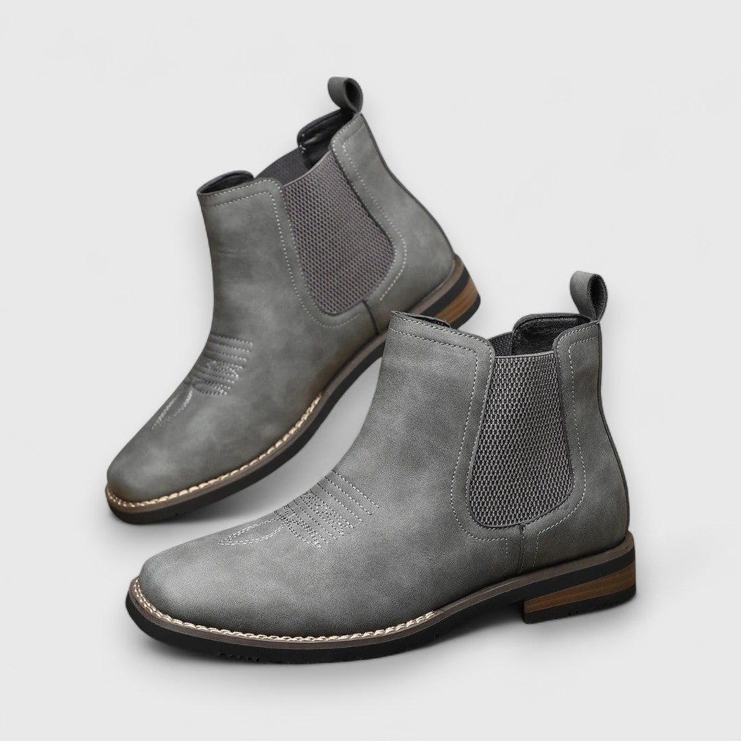 Moda uomo: stivaletti Chelsea eleganti, inserti elastici e suola bassa. Perfetti per un tocco di classe al tuo outfit.
