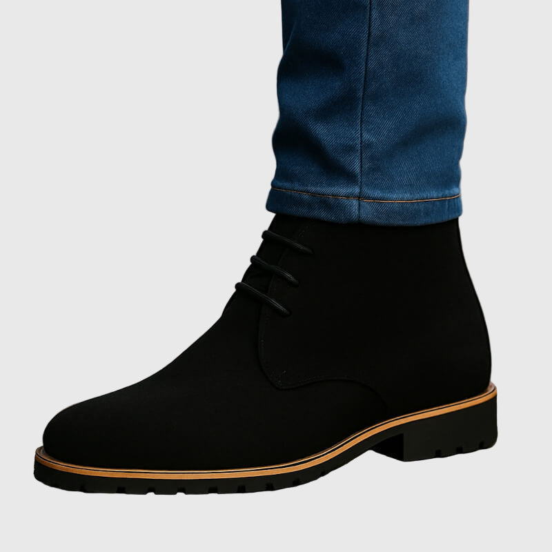 Stivali uomo chukka neri con suola robusta e lacci resistenti, per un comfort e uno stile duraturo tutto l'anno.