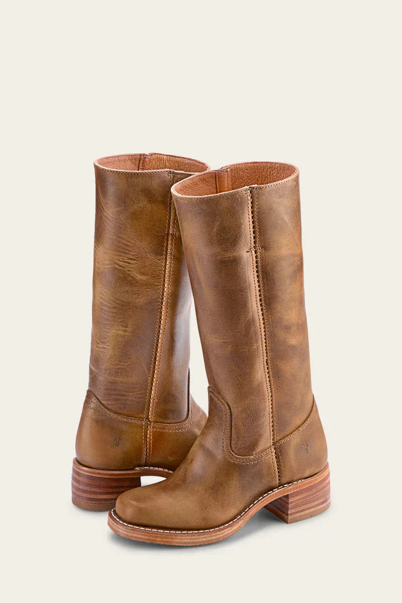 Stivali donna gialli alti, design moderno, tacco comodo per un look di moda autunno inverno.