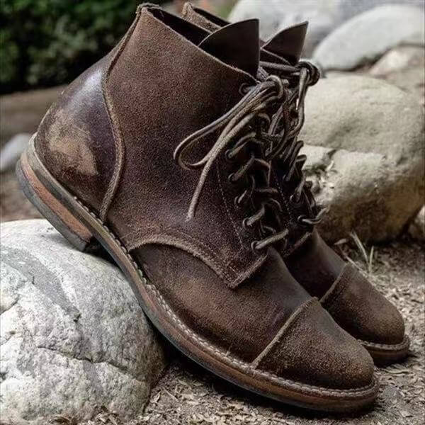 Stivali uomo stringati similpelle stile vintage, calzature confortevoli per autunno inverno. Moda maschile di tendenza.