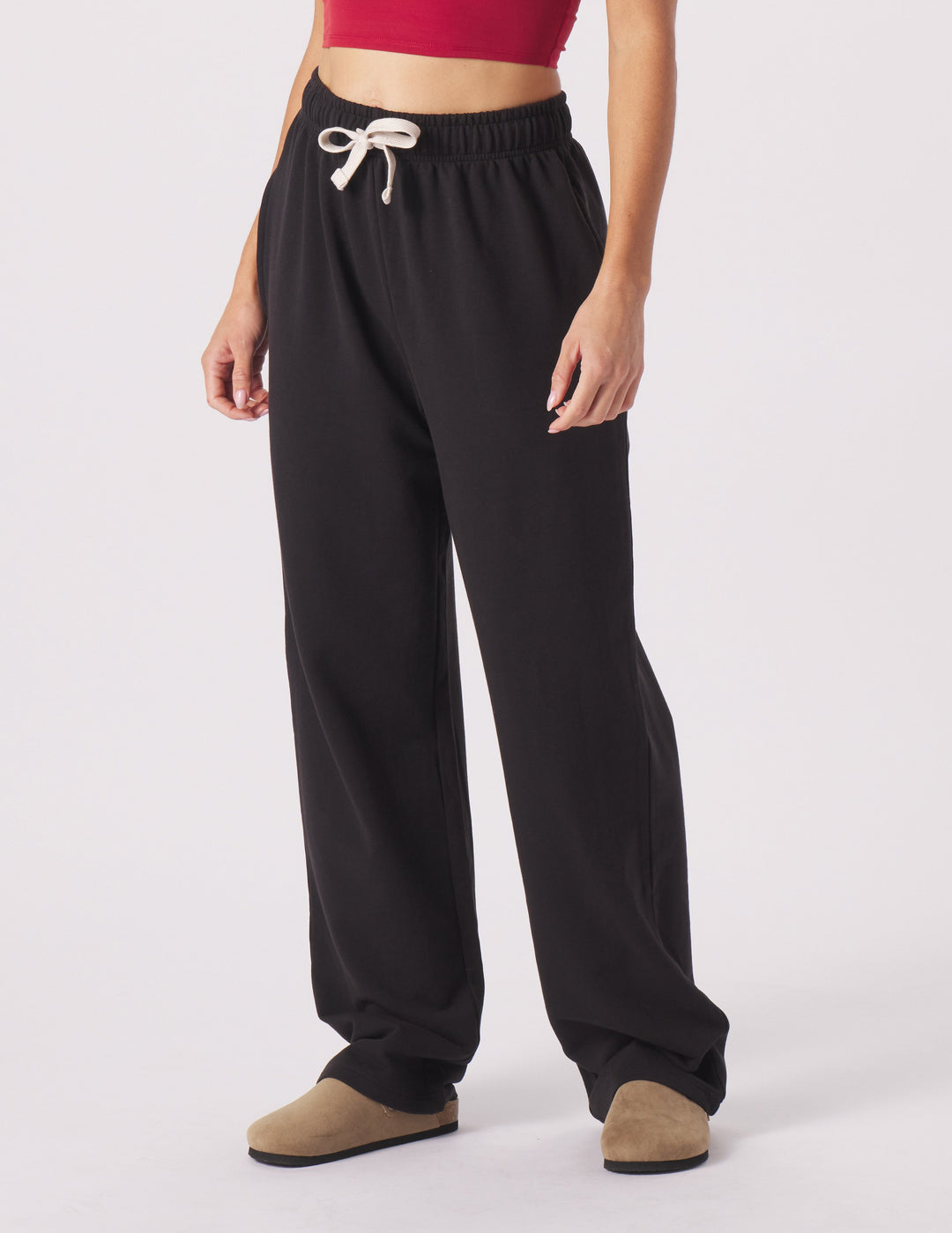 Pantaloni sportivi neri donna a gamba dritta, vita elasticizzata e vestibilità ampia per massimo comfort.
