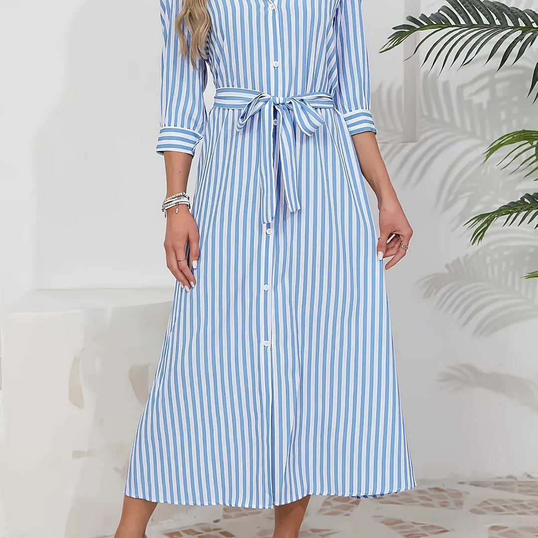 Elegante abito midi a righe verticali da donna, modello chemisier con cintura in vita. Ideale per la stagione calda.