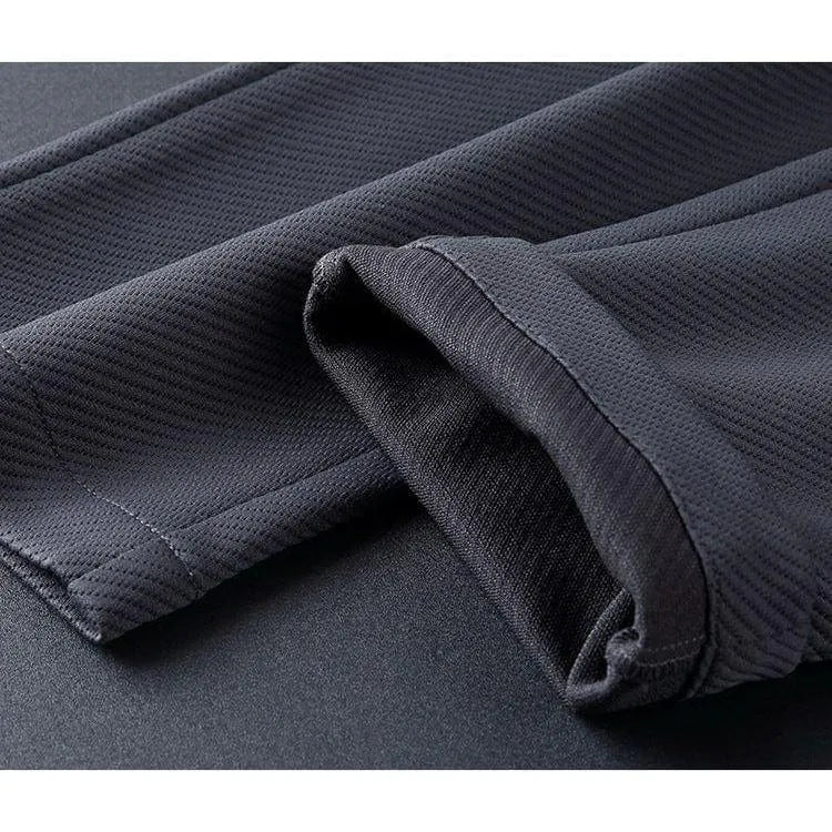 Set completo tuta sportiva nera da uomo, ideale per un look casual-chic e il tempo libero.