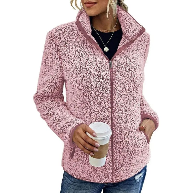 Giacca invernale da donna con colletto alto. Calore avvolgente e design sofisticato per un comfort imbattibile.